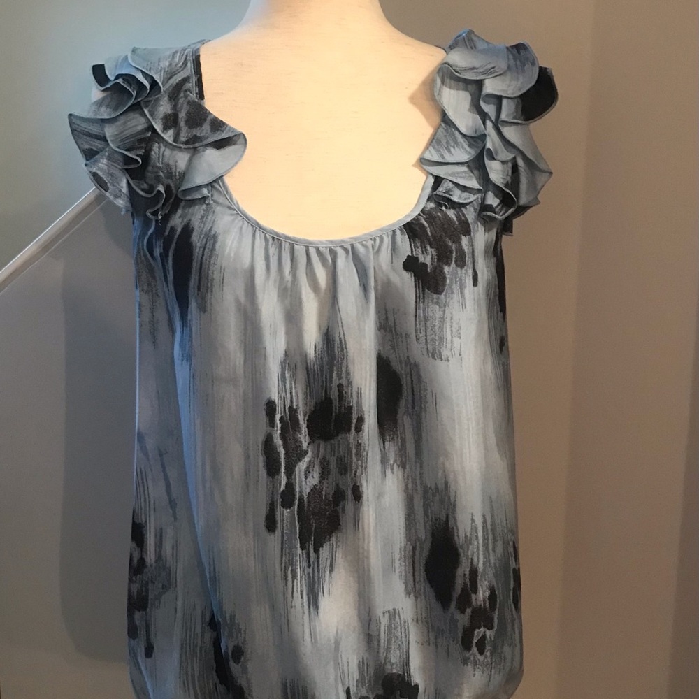 BANANA REPUBLIC 100% SILK Blouse Shirt ROMANTIC RUFFLE Shoulders Tie Hem SMALL